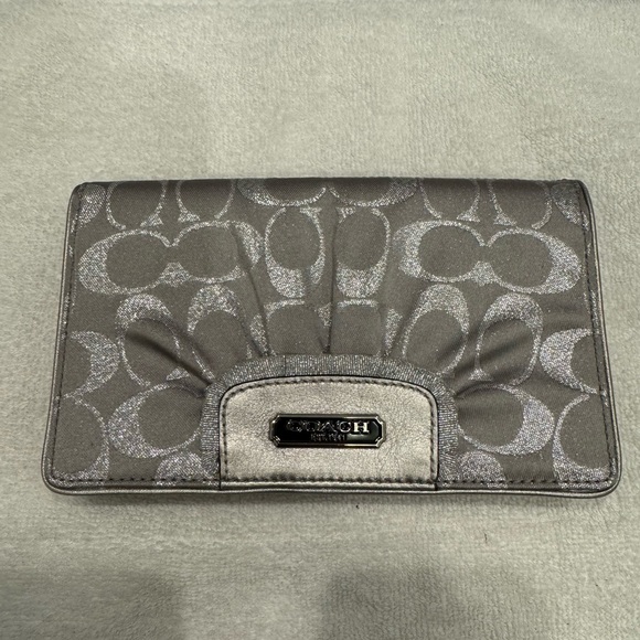 Coach clutch - Picture 4 of 4